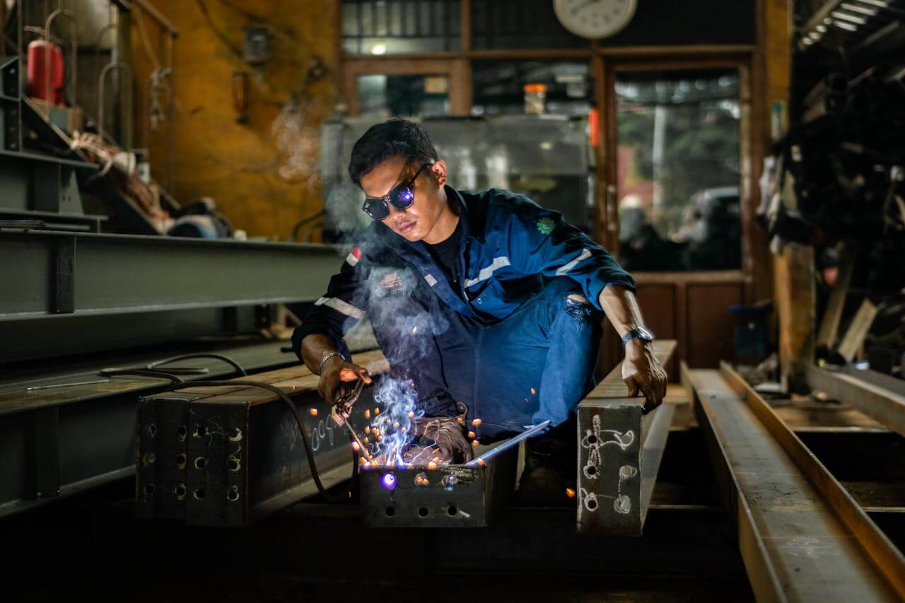 Factory Workers We supply dependable factory workers to support production lines, assembly, packaging, and general manufacturing operations. Our candidates are efficient, disciplined, and experienced in fast-paced environments.
